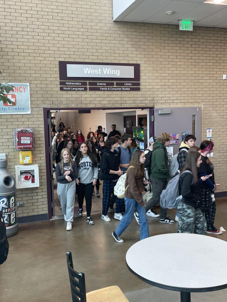 A crowd of students emerges slowly from a hallway in Arvada West (Photo taken by Madeus Frandina)